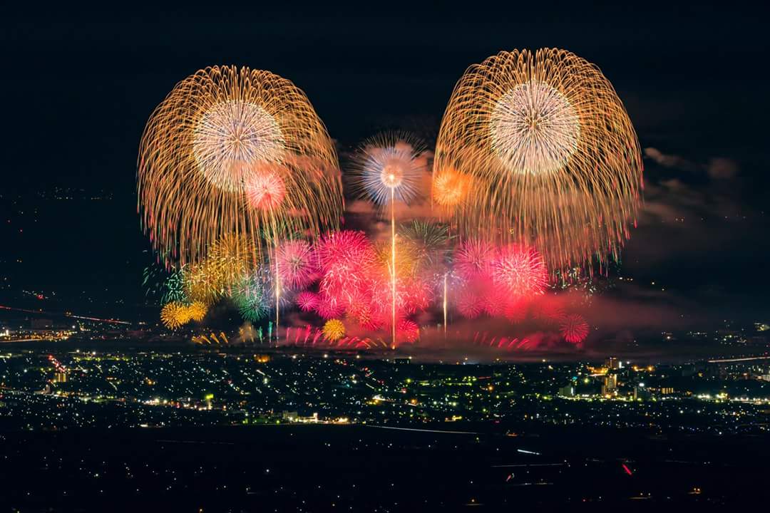 酒田花火大会| 安心・快適の観光旅行・各種送迎・ロケバス手配なら 松山観光バス